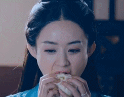 赵丽颖啃食物