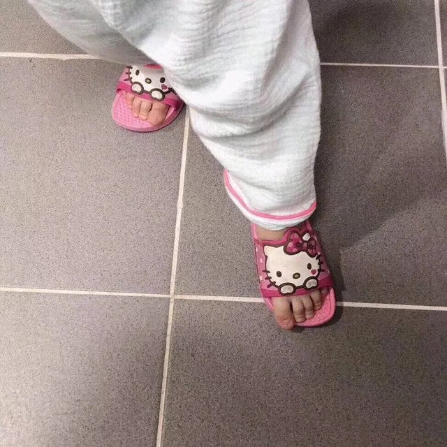 穿拖鞋（穿拖鞋）