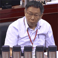 柯文哲捶桌子恶搞动图，5个杯子飞起（柯文哲捶桌子恶搞动图，5个杯子飞起）