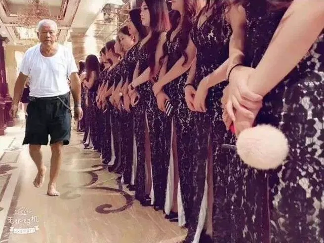 梭哈大爷会所嫩模