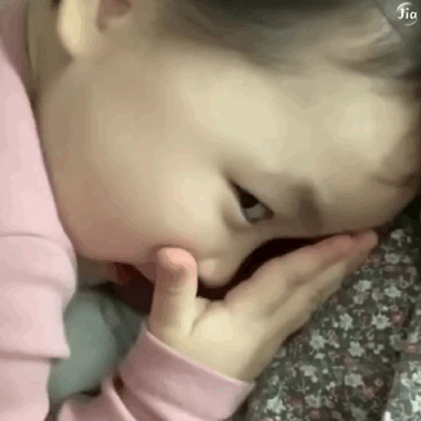 黄夏温haon捂眼睛