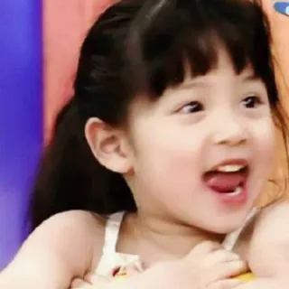 一组欧阳娜娜小时候表情包
