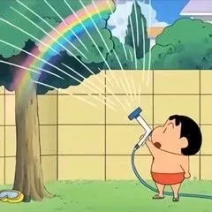 蜡笔小新洒水彩虹隐藏表白图表情包