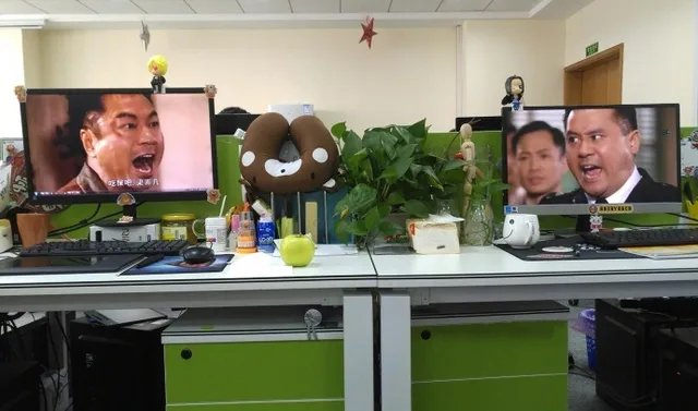 两台显示器显示情头
