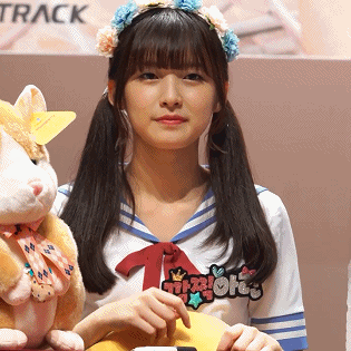 Oh My Girl 崔乂园可爱动图_崔乂园_明星表情