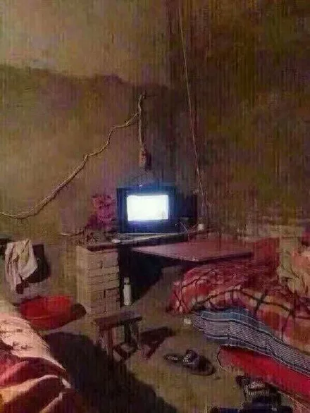 躺床上看电视