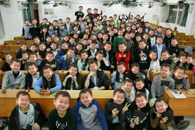 我宋民国今天啥事也不做了，就凝视你听你吹牛皮_宋民国_民国咕咕_群聊表情包