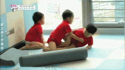宋民国三胞胎叠罗汉