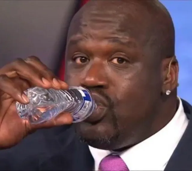 一组喝水情侣头像