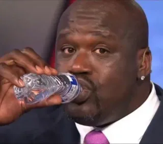 一组喝水情侣头像