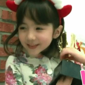 Christina拿奖杯