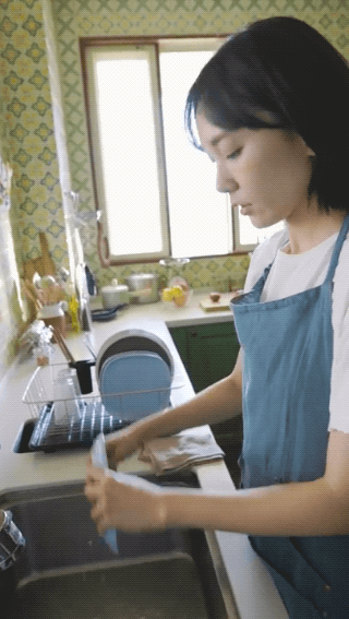 老婆做家务辛苦啦_Gakki _新恒结衣_动图_女神_老婆_gif_明星表情表情包