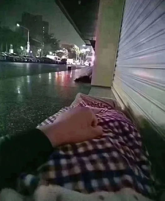 睡大马路（睡大马路）