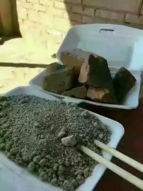 今日工作餐：吃土加砖头