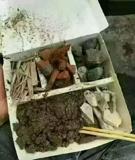 吃土表情包（吃土表情包）