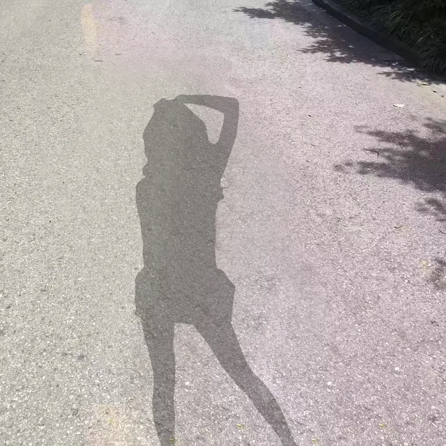 阳光下的我-瘦瘦的