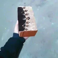黑人抬棺砖头