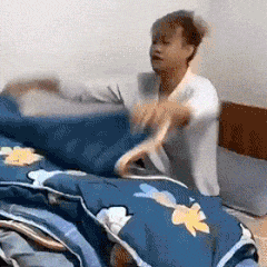 盖被被睡觉 GIF 动图（盖被被睡觉 GIF 动图）