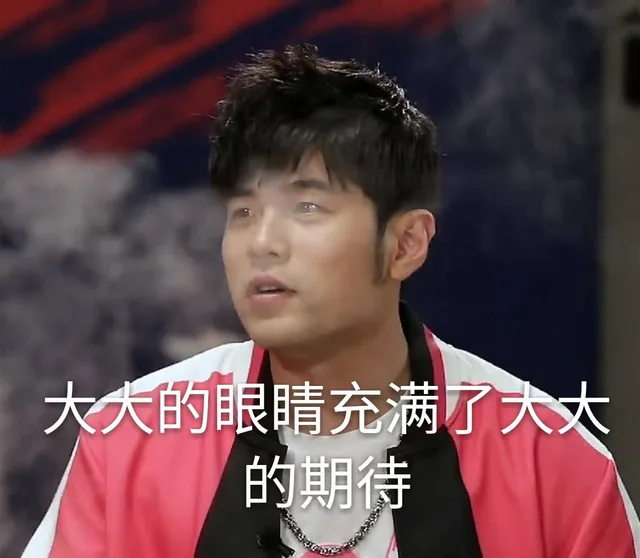 大大的眼睛充满了大大的期待
