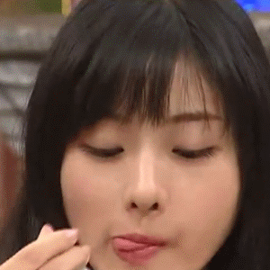 石原里美嚼东西动图