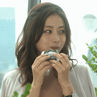 石原里美吃饭团GIF（石原里美吃饭团GIF）