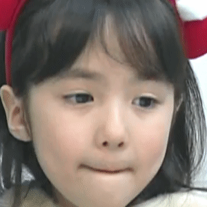 Christina 抿嘴 GIF