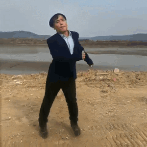 霍云龙、阿红老师尬舞_gif_动图_跳舞_斗图_群聊表情包