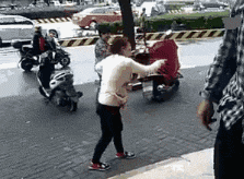 大妈吵架动图（大妈吵架动图）