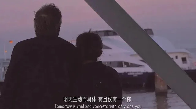 明天生动而具体有且仅有一个你Tomorrow is vivid and concrete with only one you