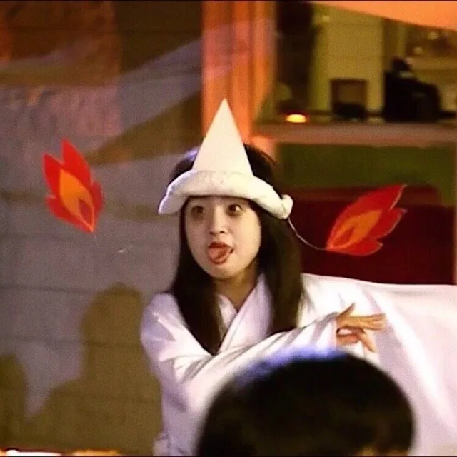 袁湘琴吐舌头 GIF 动图