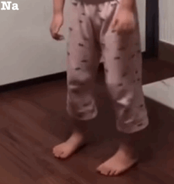 权律二尬舞脚步
