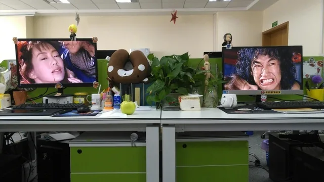 两台显示器显示情头